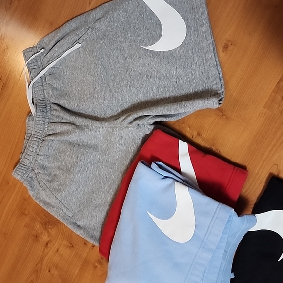 Nike Shorts - Picture 2 of 3
